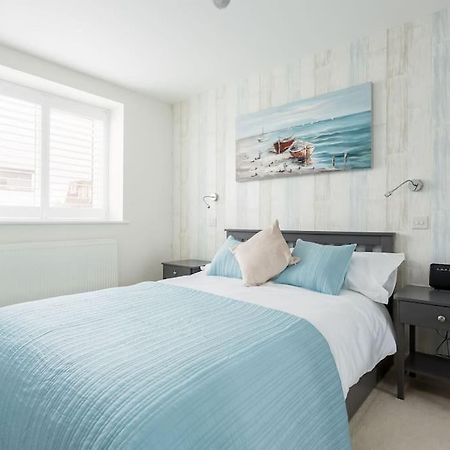 Stunning 2 Bed Apartment, Fabulous Sea View & 2 Minutes To Beach With Parking Bournemouth Eksteriør bilde