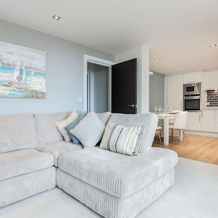 Stunning 2 Bed Apartment, Fabulous Sea View & 2 Minutes To Beach With Parking Bournemouth Eksteriør bilde