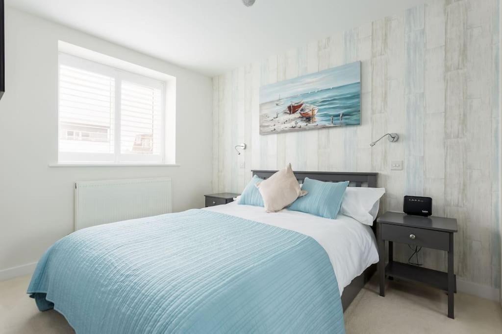 Stunning 2 Bed Apartment, Fabulous Sea View & 2 Minutes To Beach With Parking Bournemouth Eksteriør bilde