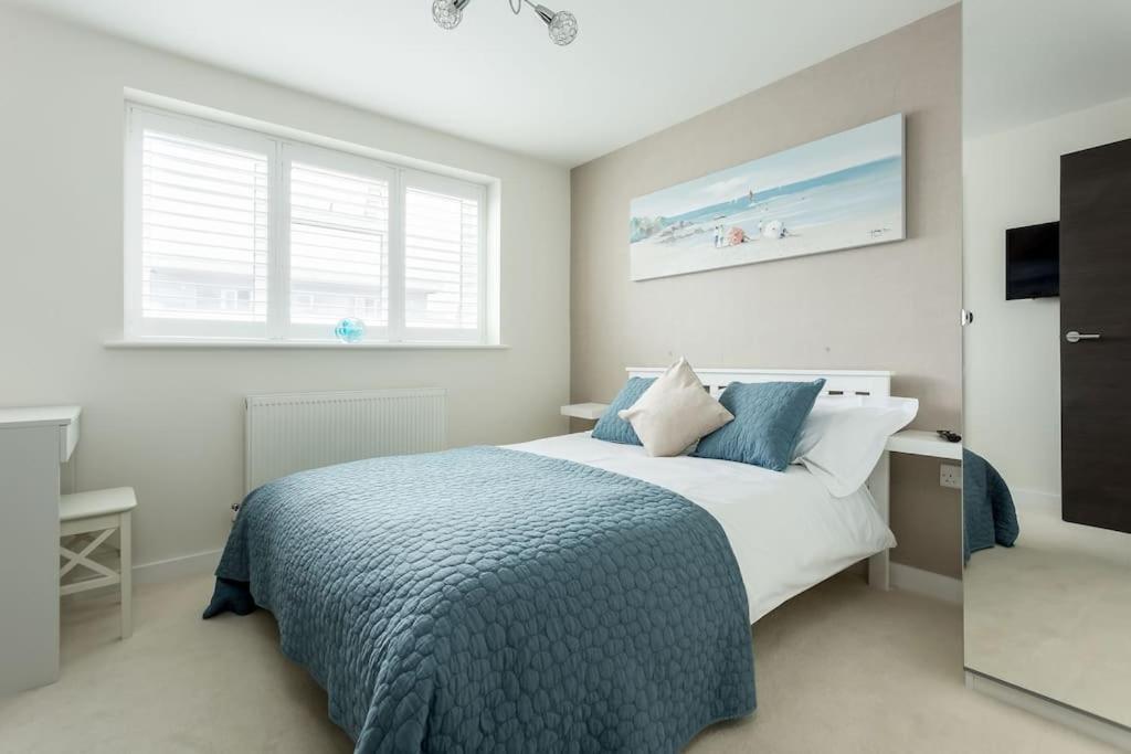 Stunning 2 Bed Apartment, Fabulous Sea View & 2 Minutes To Beach With Parking Bournemouth Eksteriør bilde