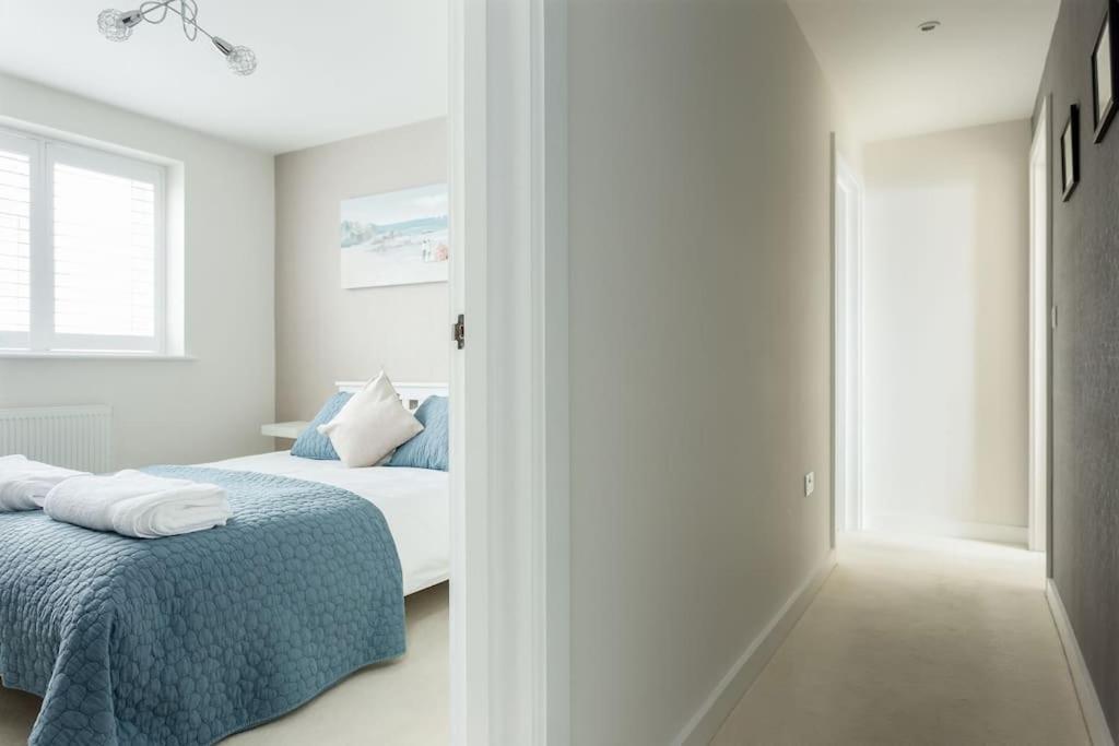 Stunning 2 Bed Apartment, Fabulous Sea View & 2 Minutes To Beach With Parking Bournemouth Eksteriør bilde