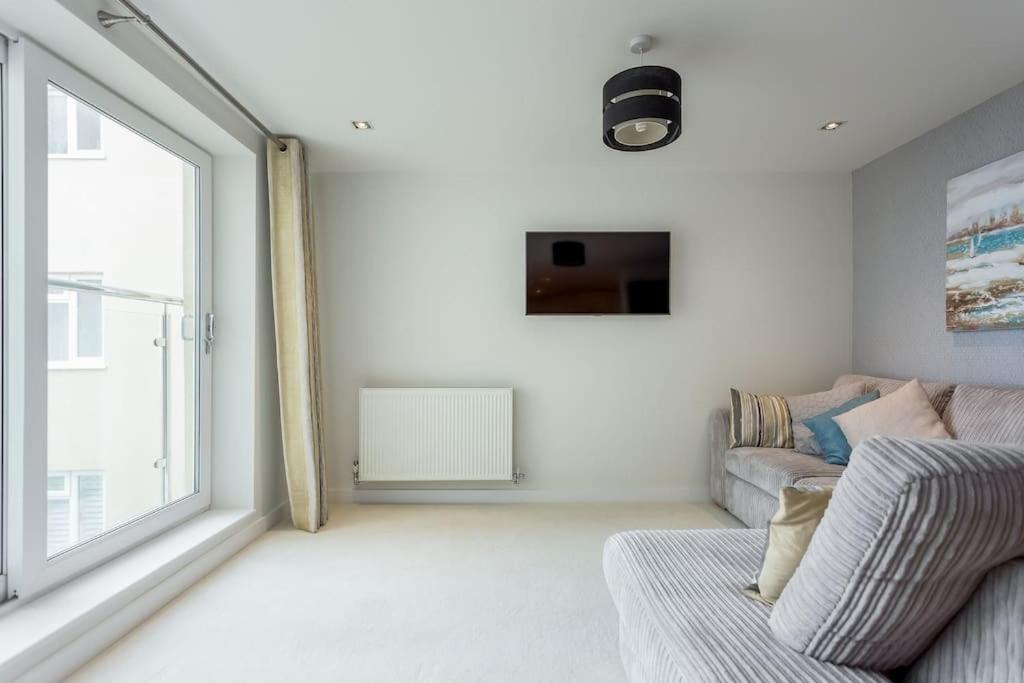 Stunning 2 Bed Apartment, Fabulous Sea View & 2 Minutes To Beach With Parking Bournemouth Eksteriør bilde