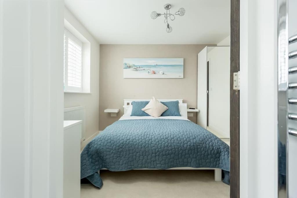 Stunning 2 Bed Apartment, Fabulous Sea View & 2 Minutes To Beach With Parking Bournemouth Eksteriør bilde